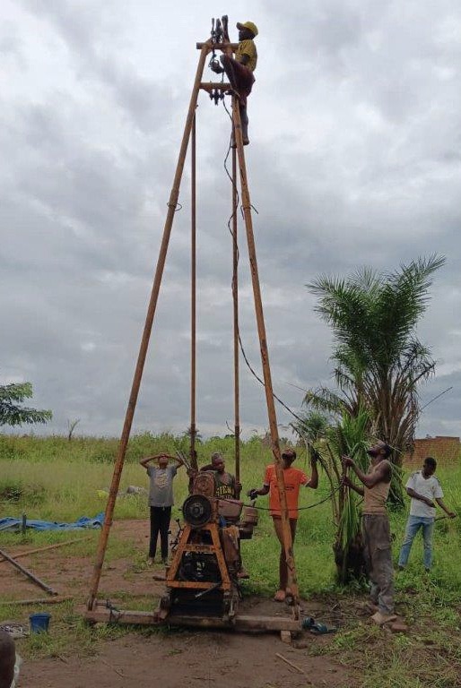 Bohrung für den neuen Brunnen