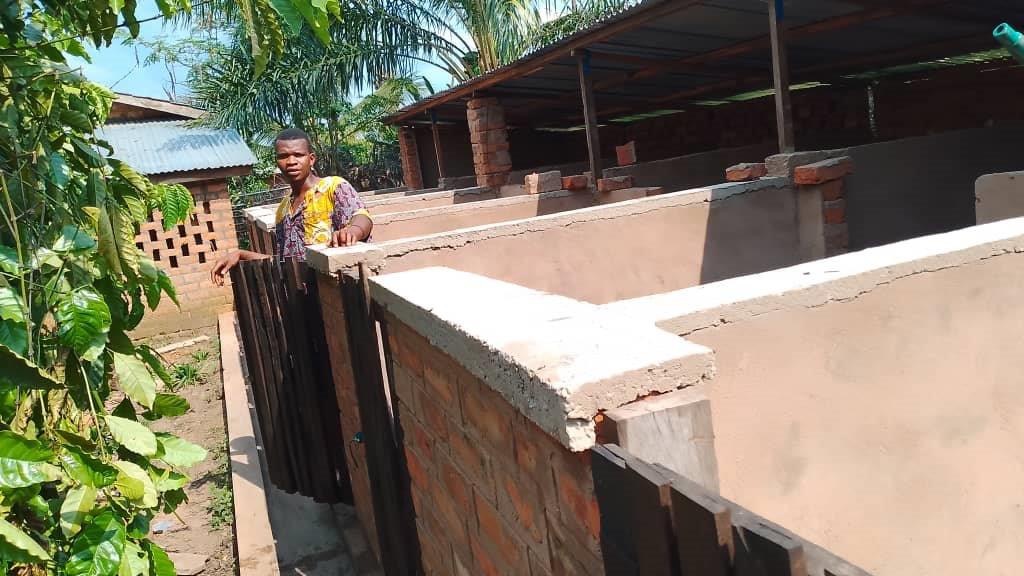 Eigene Schweinzucht für Ernährungssicherheit 